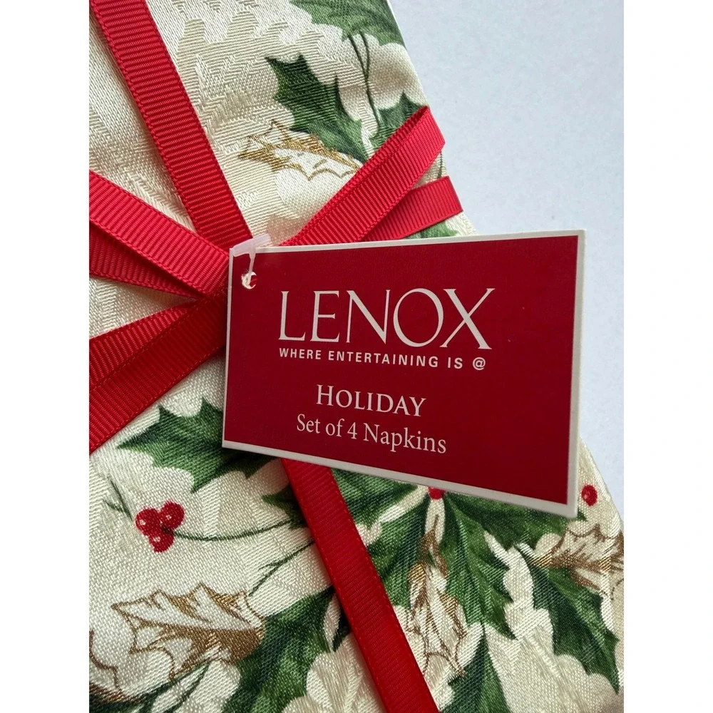 New Lenox Holiday Napkins Set of 4 Ivory Green Red Holly Damask Christmas